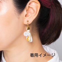 画像をギャラリービューアに読み込む, クリスタルビーズ付き着物生地・組紐イヤリング(イエロー系×ホワイト)