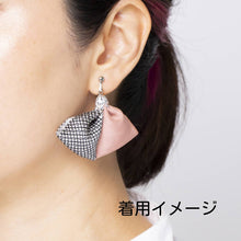 画像をギャラリービューアに読み込む, 着物生地蝶々イヤリング(和傘模様×ダークネイビー系)