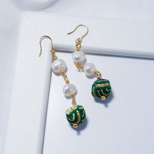 画像をギャラリービューアに読み込む, 着物生地ビーズ×淡水パールピアス(グリーン系)