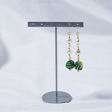 画像をギャラリービューアに読み込む, 着物生地ビーズ×淡水パールピアス(グリーン系)