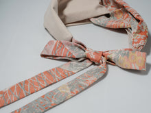 画像をギャラリービューアに読み込む, 着物生地リボン結びクロスヘアバンド(花模様オレンジ系×ベージュ)