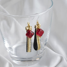 画像をギャラリービューアに読み込む, レッドスクエアビーズ付き組紐ピアス