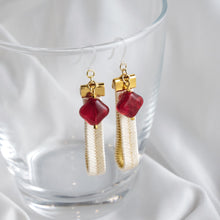 画像をギャラリービューアに読み込む, レッドスクエアビーズ付き組紐ピアス