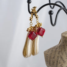 画像をギャラリービューアに読み込む, レッドスクエアビーズ付き組紐イヤリング