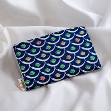 画像をギャラリービューアに読み込む, カードケース(扇花模様紺系A)